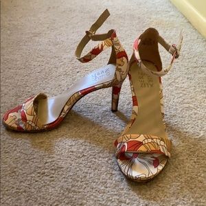 Naturalizer floral print heels size 7